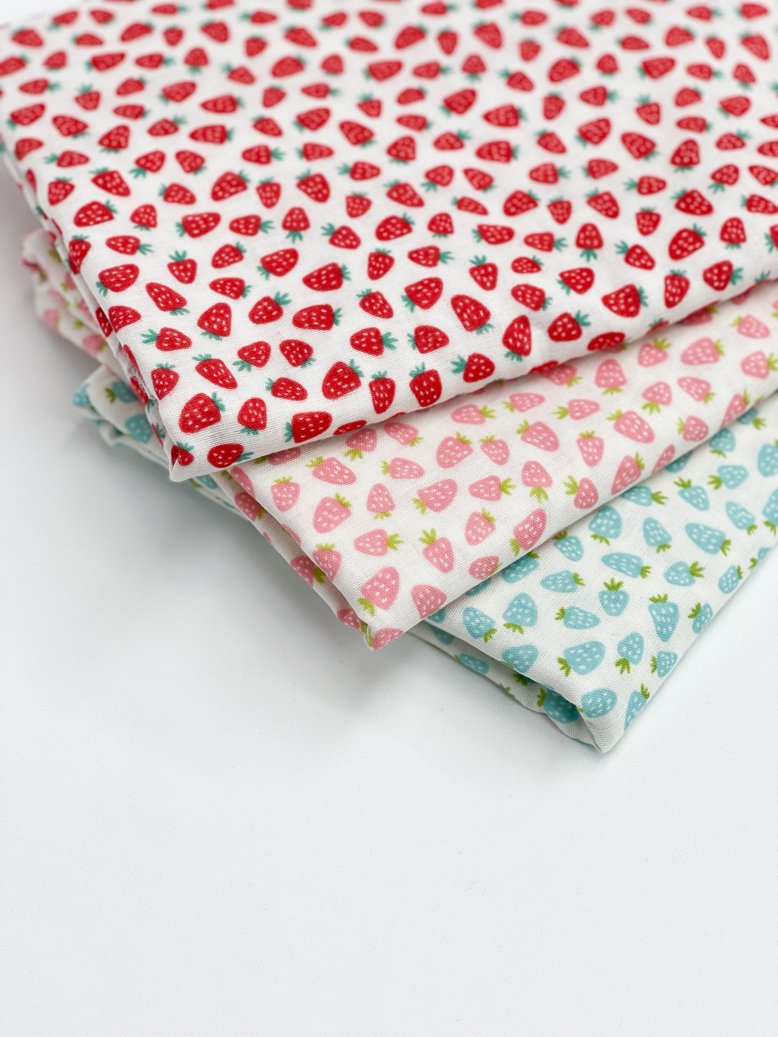 Cotton Double Gauze Printed Fabric - Baby Strawberry - nomura tailor