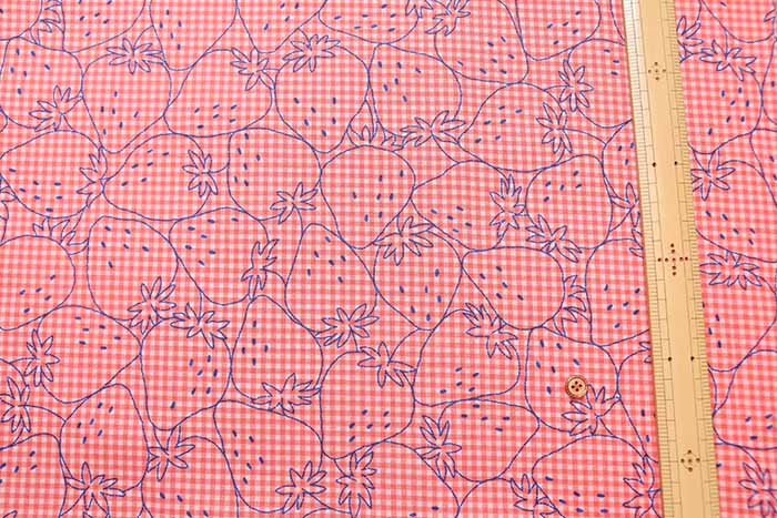 Durable water-repellent finish Cotton seating print fabric Strawberry gingham - nomura tailor