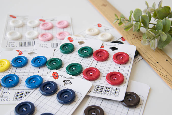 Plastic 4 holes buttons 18mm - nomura tailor