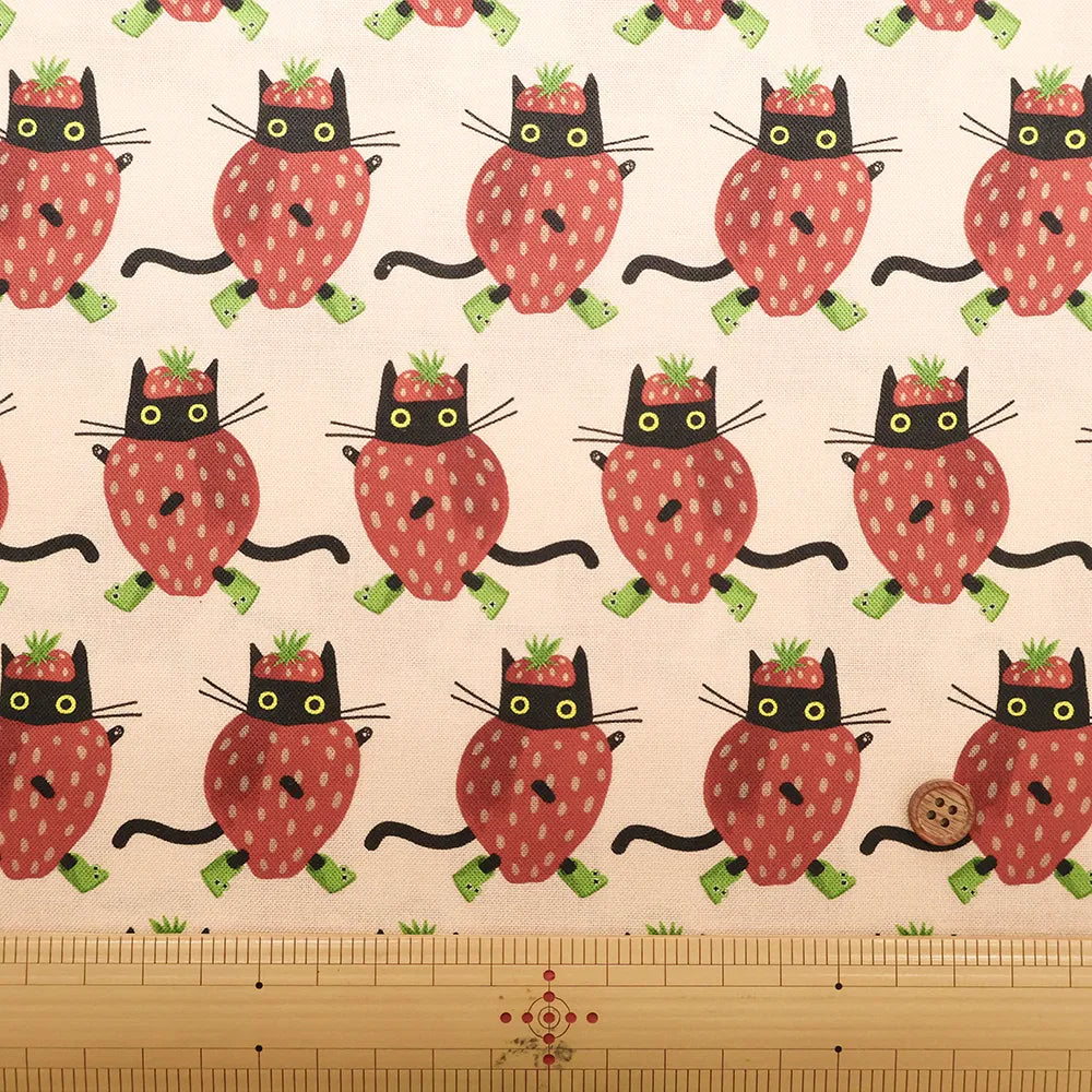 USA Cotton Printed Fabric TIMELESS TREASURE イチゴキャット - nomura tailor