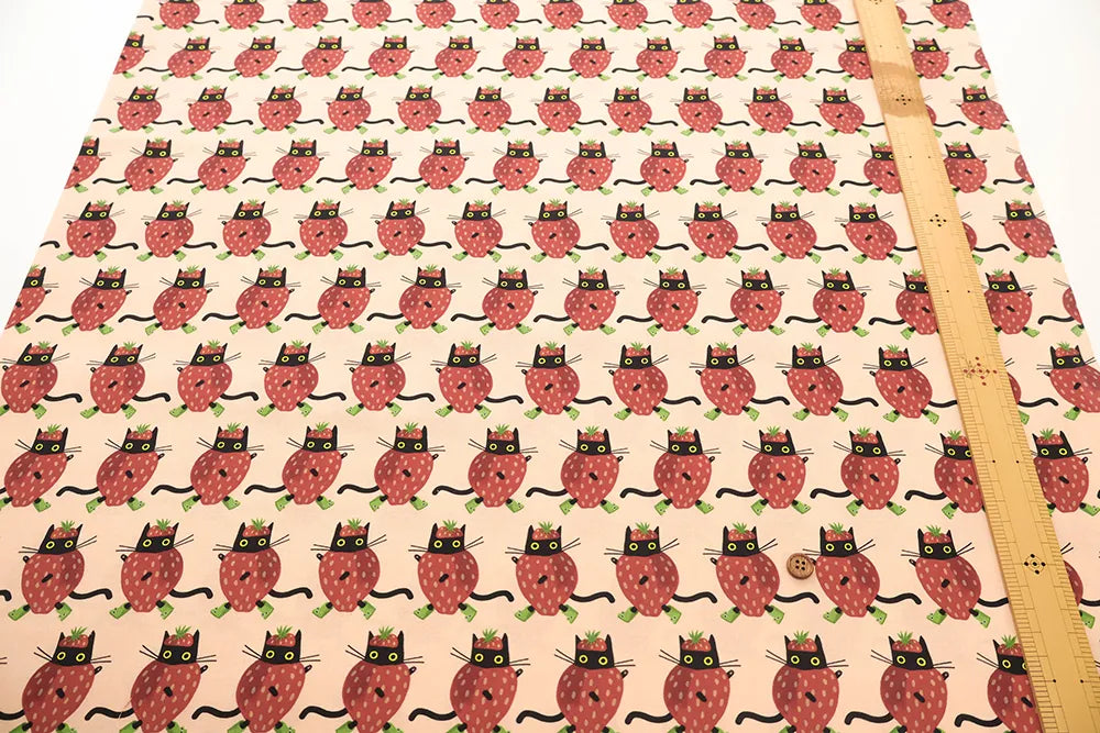 USA Cotton Printed Fabric TIMELESS TREASURE イチゴキャット - nomura tailor