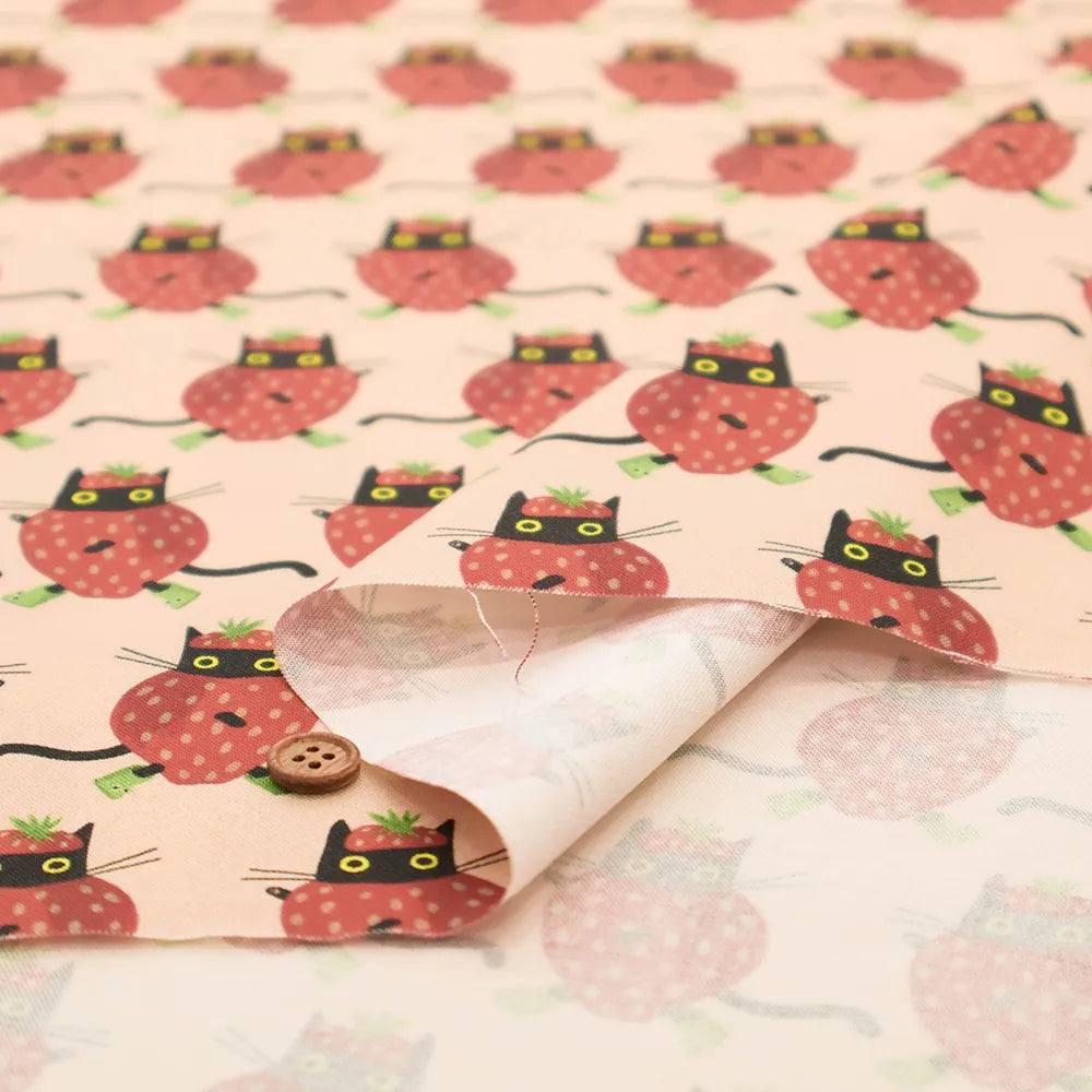 USA Cotton Printed Fabric TIMELESS TREASURE イチゴキャット - nomura tailor