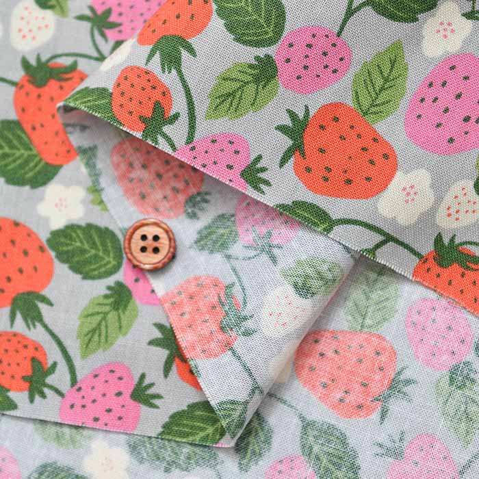 Cotton sheeting printed fabric Full of strawberries - nomura tailor