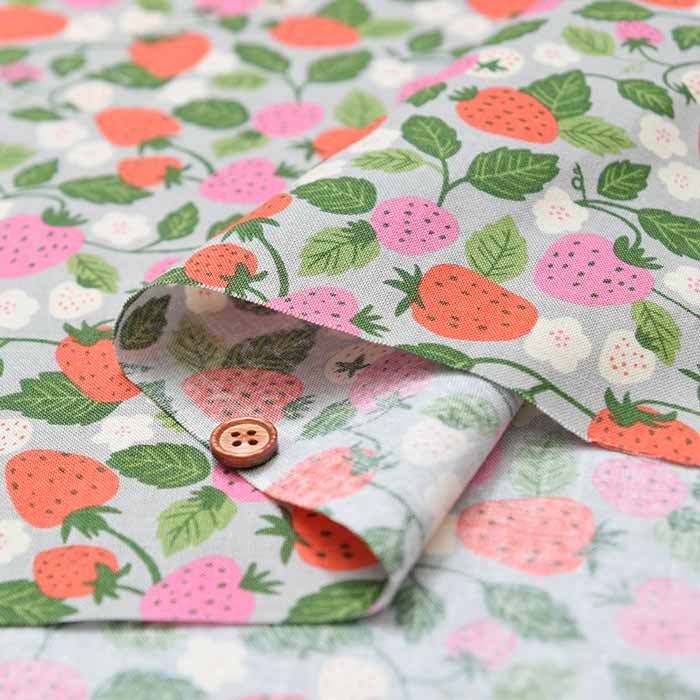 Cotton sheeting printed fabric Full of strawberries - nomura tailor