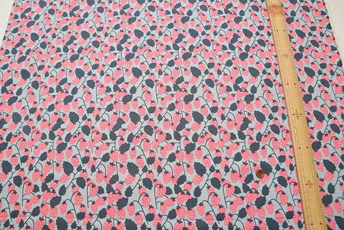 Cotton broadcloth print fabric Strawberry runner - nomura tailor